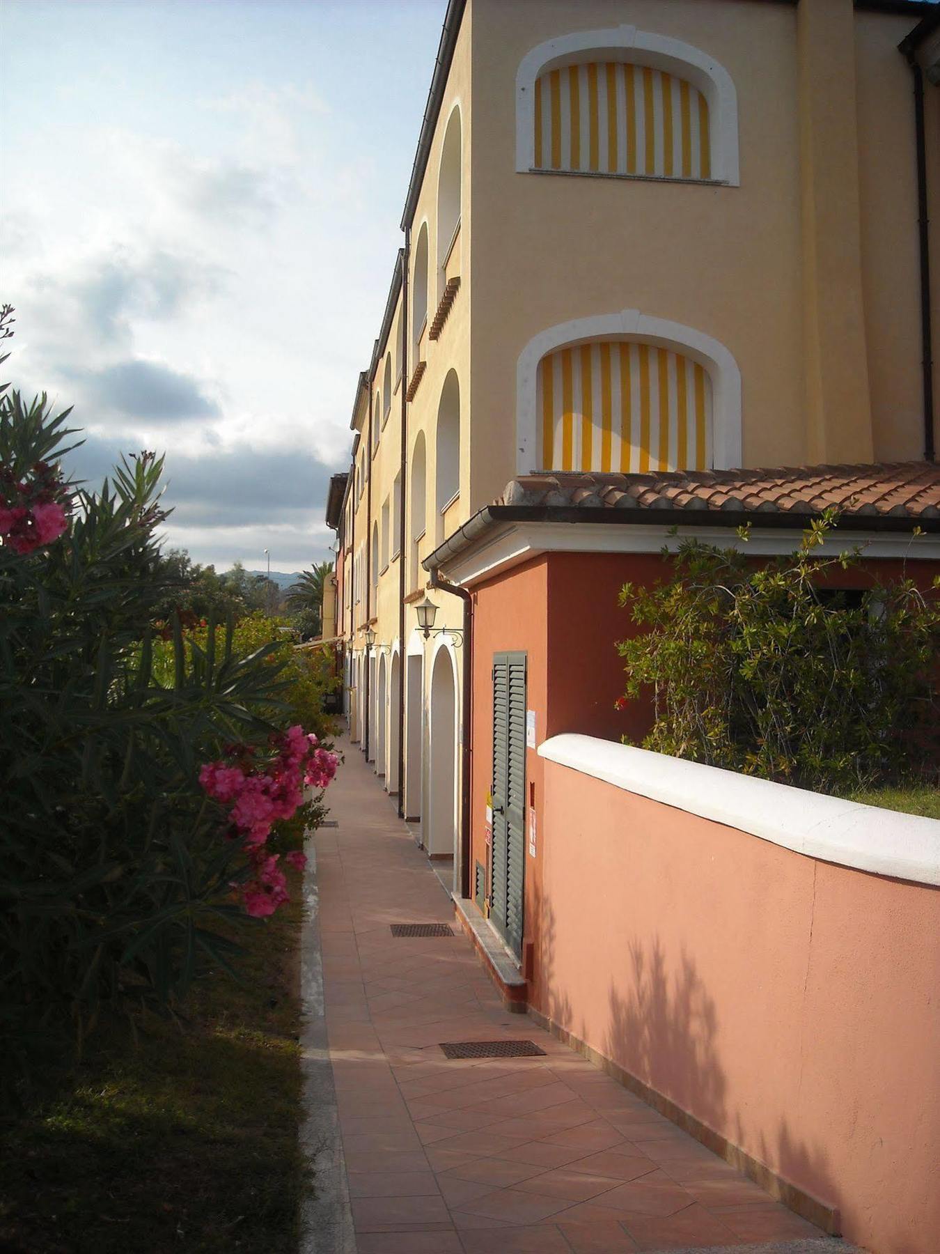 Residence Il Borgo オロゼーイ エクステリア 写真